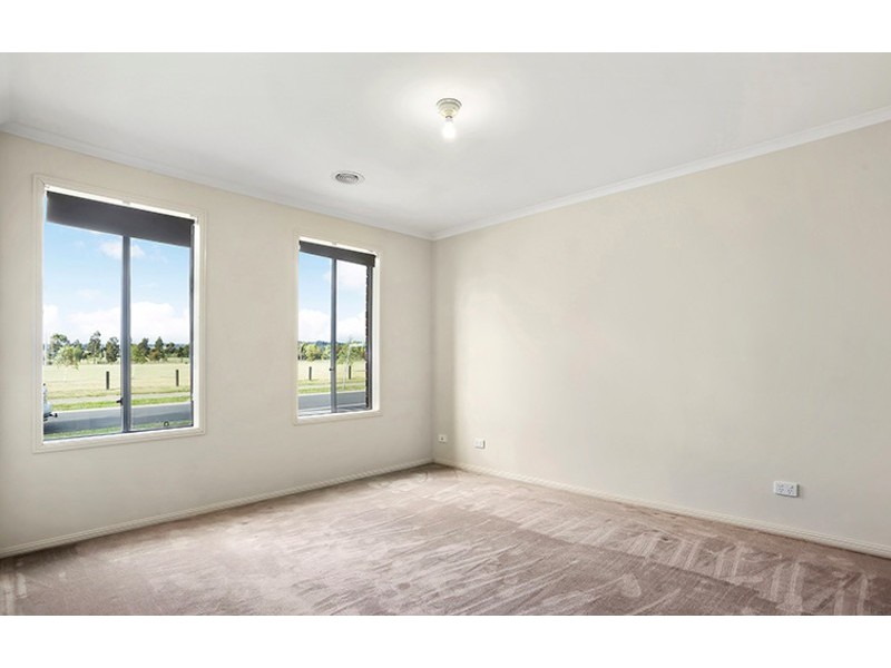 15 Sarah Louise Place, Berwick VIC 3806