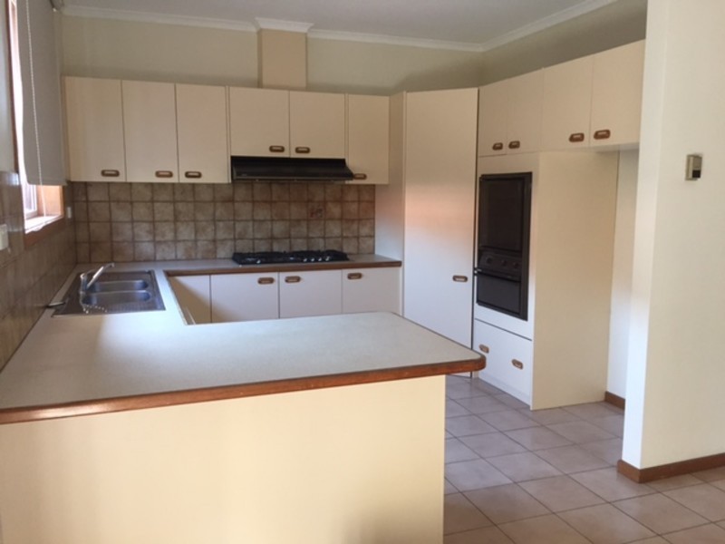 1/12 Maryn Close, Berwick VIC 3806