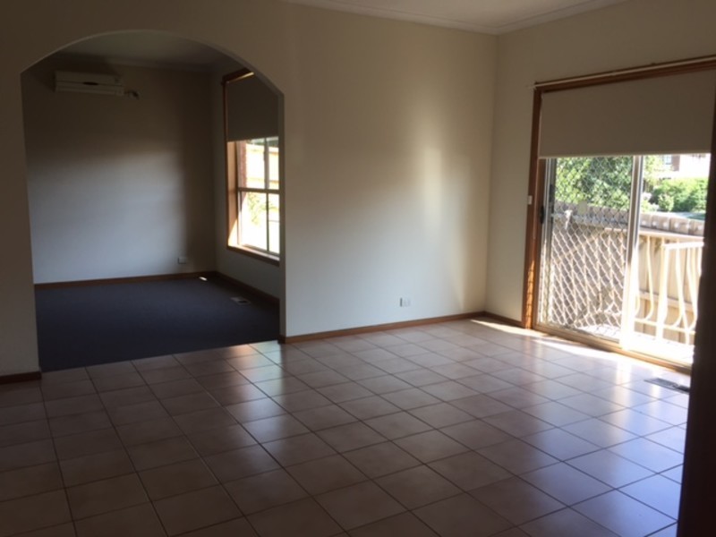 1/12 Maryn Close, Berwick VIC 3806