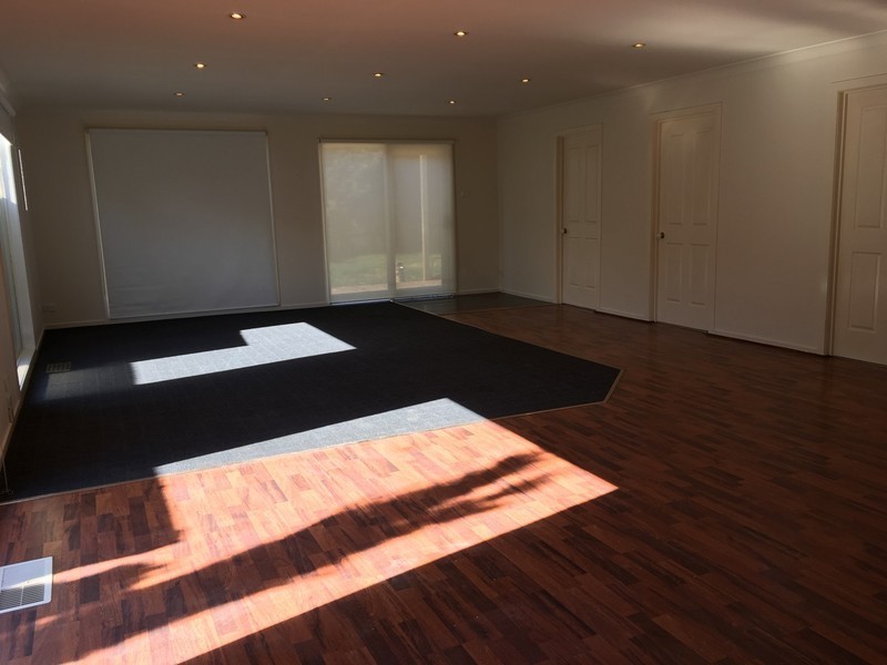 98 Sweeney Drive, Narre Warren VIC 3805