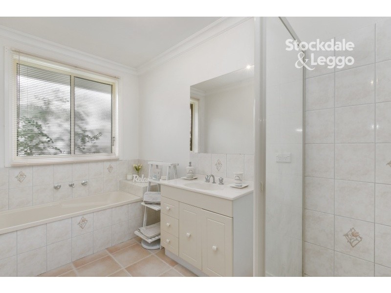 1/12 Meadow Wood Walk, Narre Warren VIC 3805