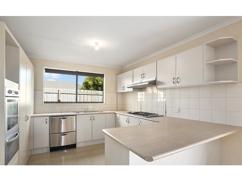 15 Sarah Louise Place, Berwick VIC 3806