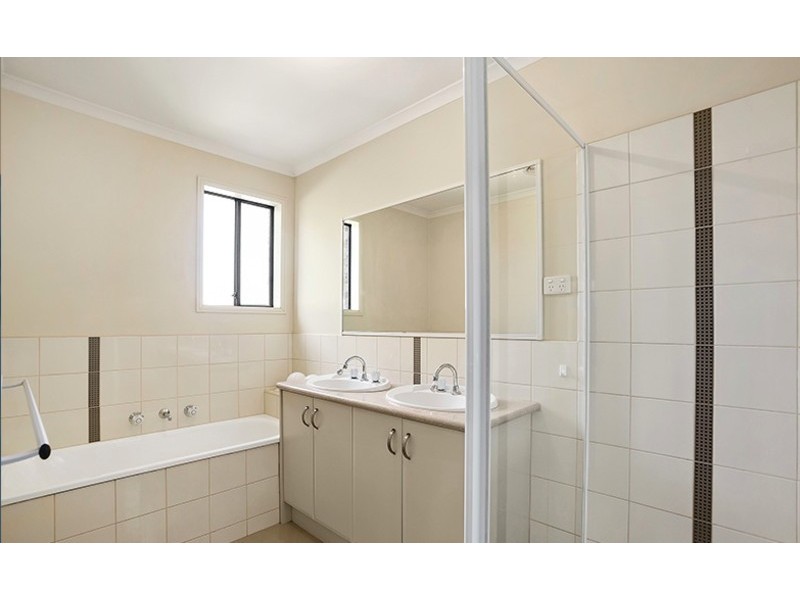 15 Sarah Louise Place, Berwick VIC 3806