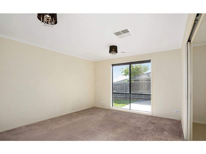 15 Sarah Louise Place, Berwick VIC 3806
