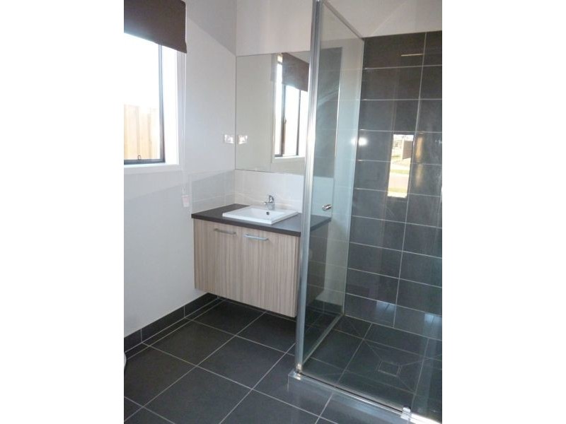 8 Teviot Street, Clyde VIC 3978