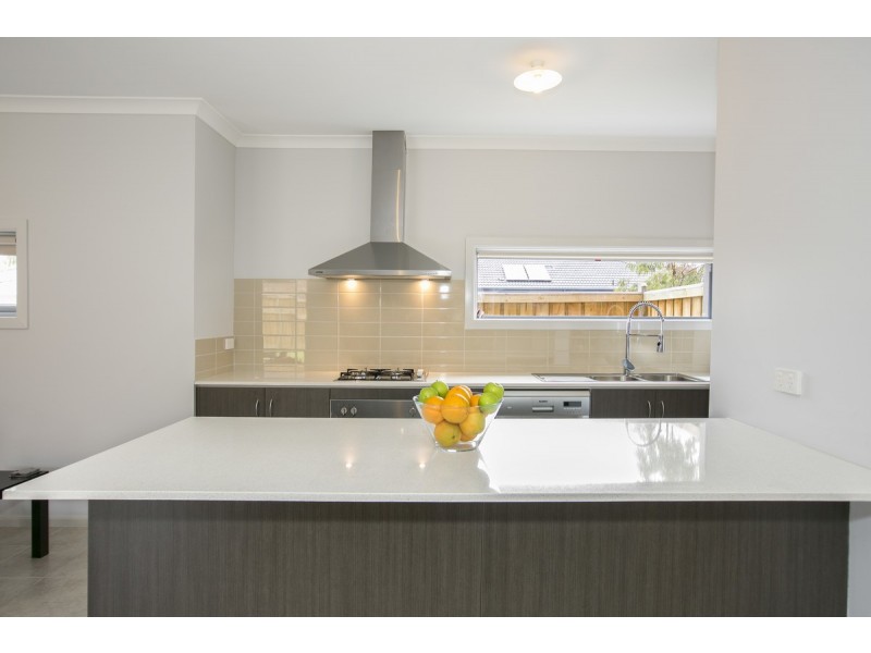 32 Pyrenees Road, Clyde North VIC 3978