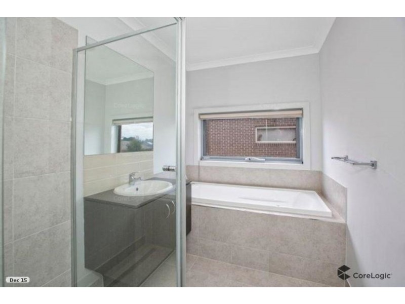 32 Pyrenees Road, Clyde North VIC 3978