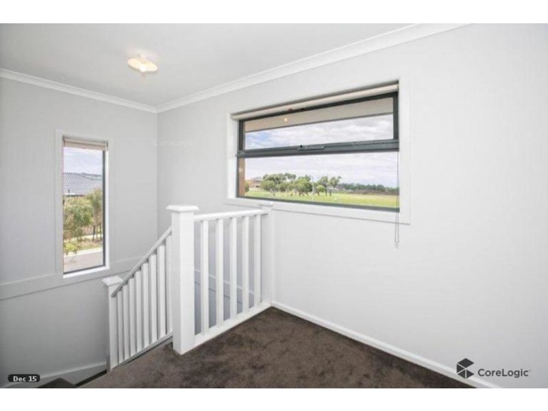32 Pyrenees Road, Clyde North VIC 3978