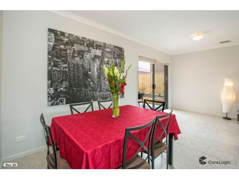 32 Pyrenees Road, Clyde North VIC 3978