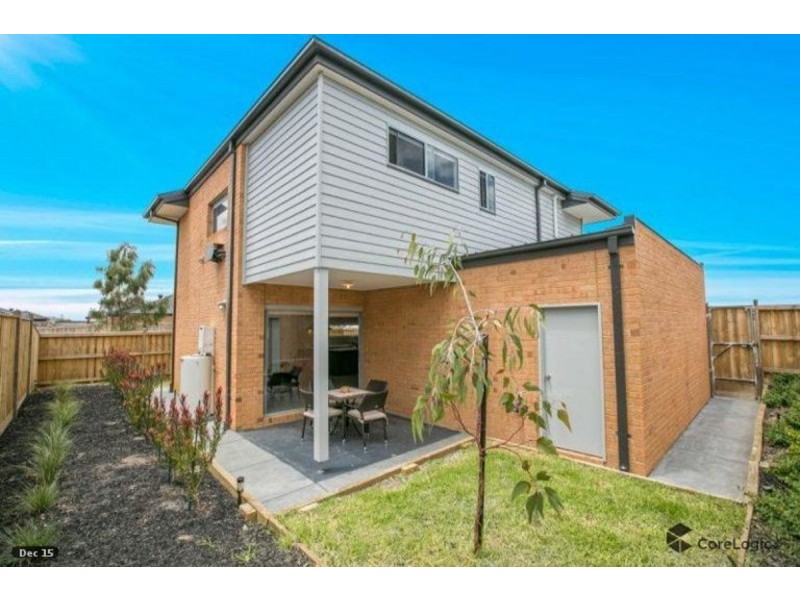 32 Pyrenees Road, Clyde North VIC 3978