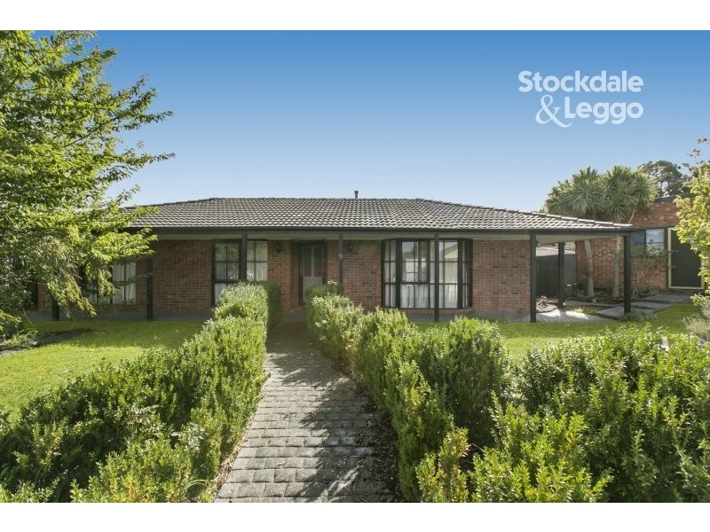 9 Collins Crescent, Berwick VIC 3806