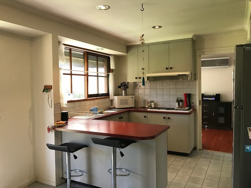 9 Collins Crescent, Berwick VIC 3806