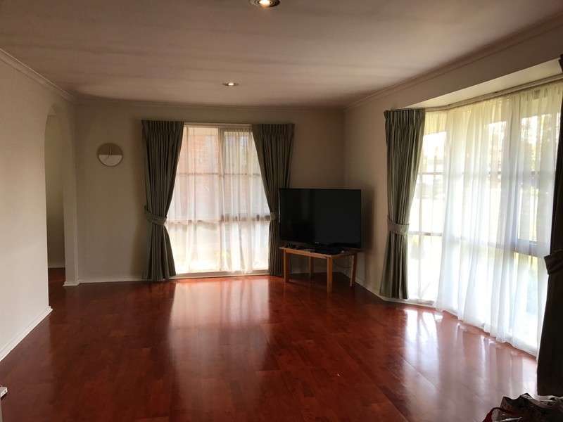 9 Collins Crescent, Berwick VIC 3806