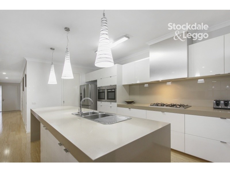 13 Lia Amie Place, Berwick VIC 3806