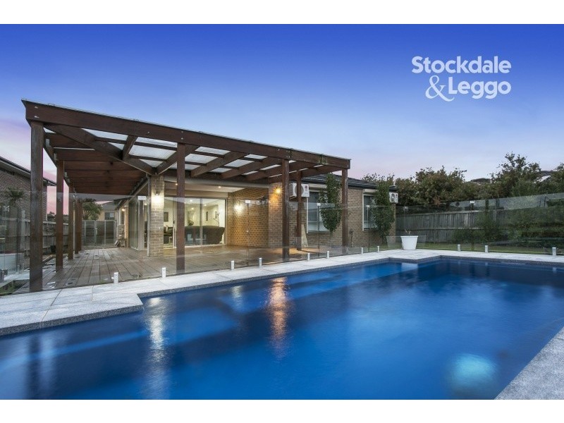 13 Lia Amie Place, Berwick VIC 3806