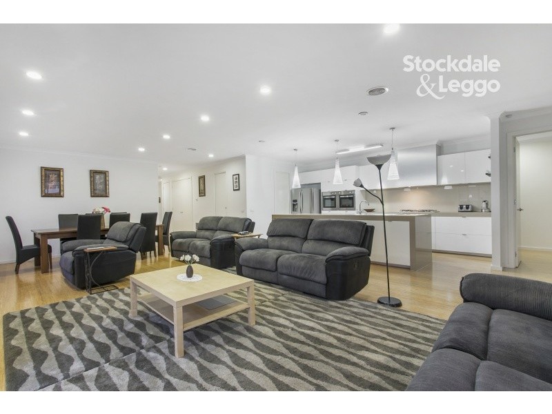 13 Lia Amie Place, Berwick VIC 3806