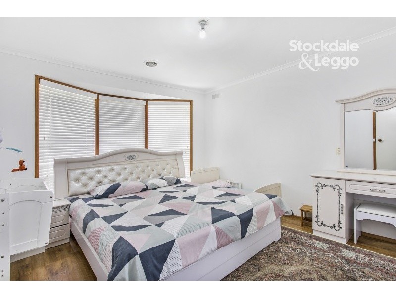 98 Endeavour Drive, Cranbourne North VIC 3977