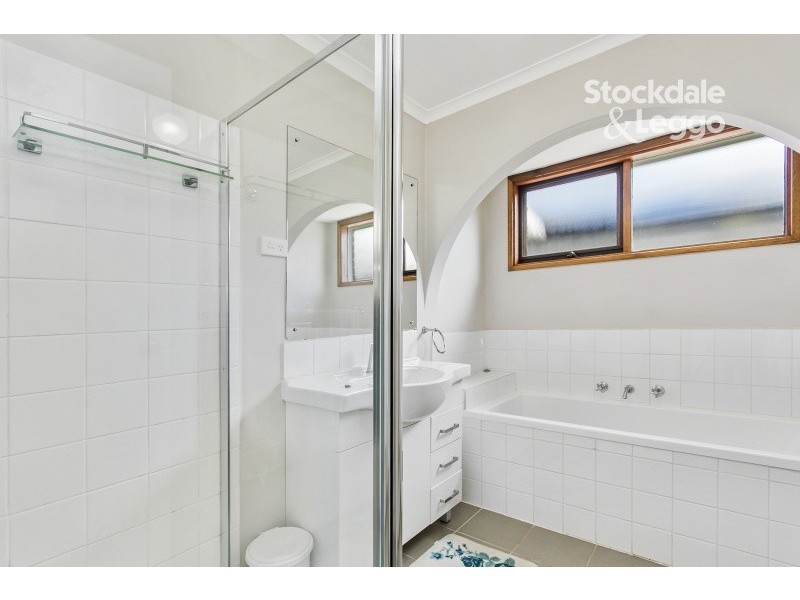 98 Endeavour Drive, Cranbourne North VIC 3977