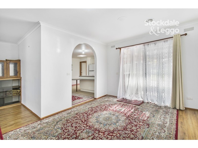 98 Endeavour Drive, Cranbourne North VIC 3977