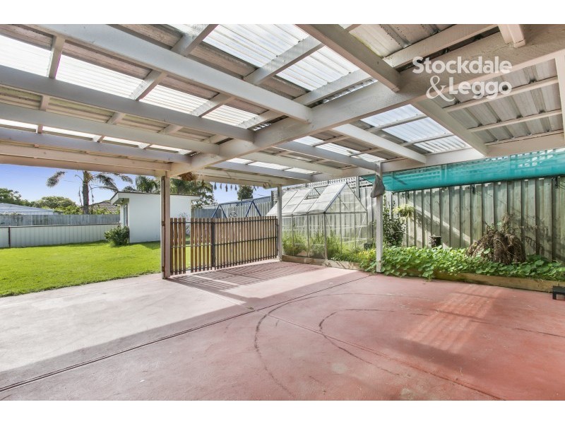 98 Endeavour Drive, Cranbourne North VIC 3977