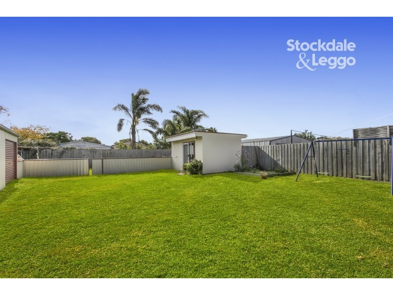 98 Endeavour Drive, Cranbourne North VIC 3977