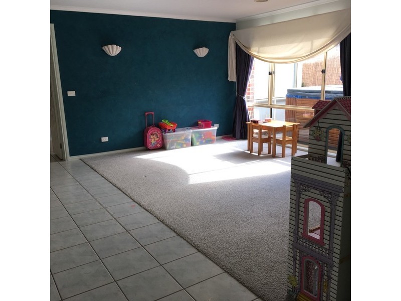 8 Sunbeam Court, Narre Warren South VIC 3805