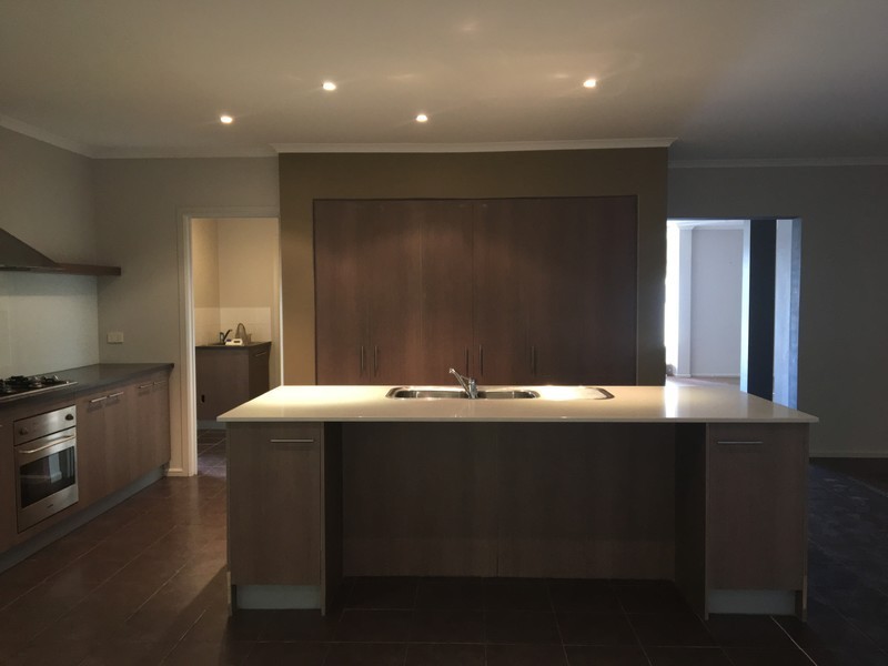 5 Sunhill Way, Berwick VIC 3806