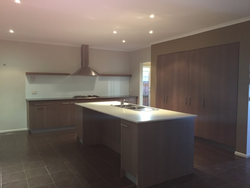 5 Sunhill Way, Berwick VIC 3806