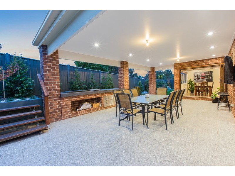 4 Harcourt Way, Berwick VIC 3806