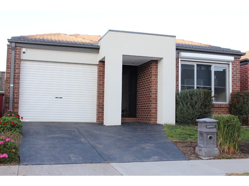 13 Paxford Drive, Cranbourne North VIC 3977