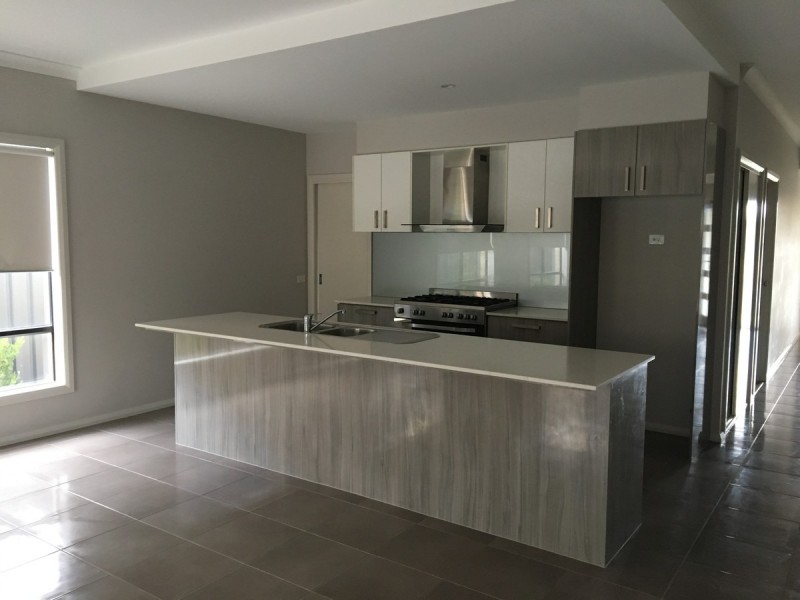 71 Wheelers Park Drive, Cranbourne North VIC 3977