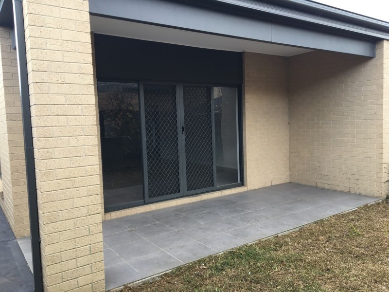 71 Wheelers Park Drive, Cranbourne North VIC 3977
