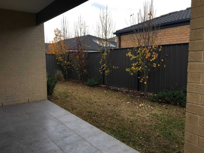 71 Wheelers Park Drive, Cranbourne North VIC 3977