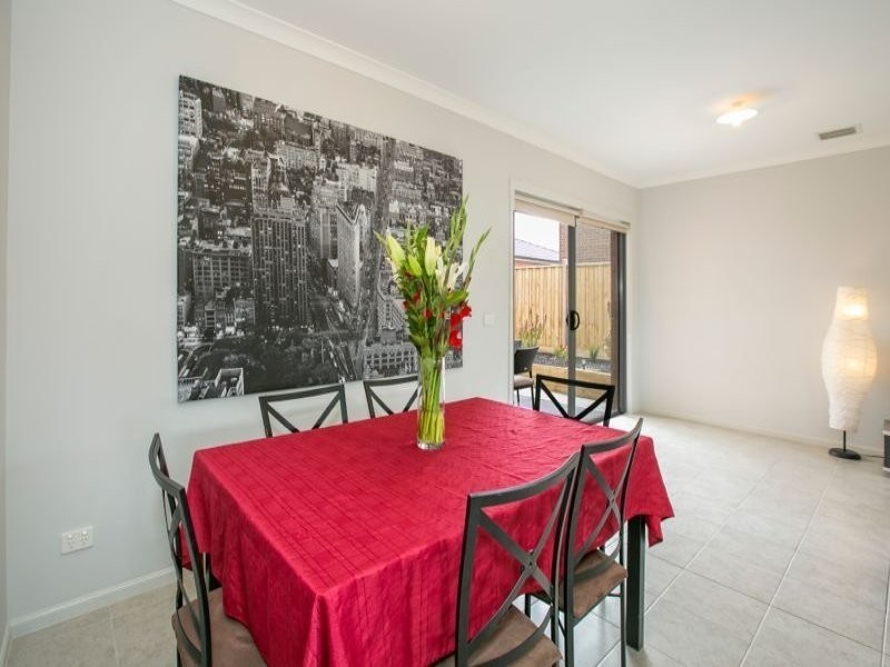 32 Pyrenees Road, Clyde VIC 3978