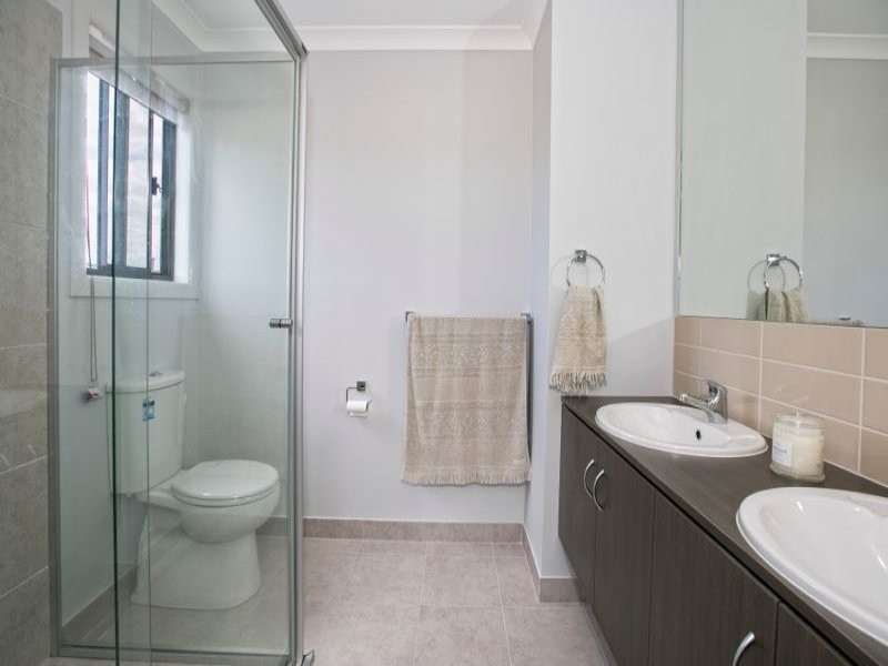 32 Pyrenees Road, Clyde VIC 3978