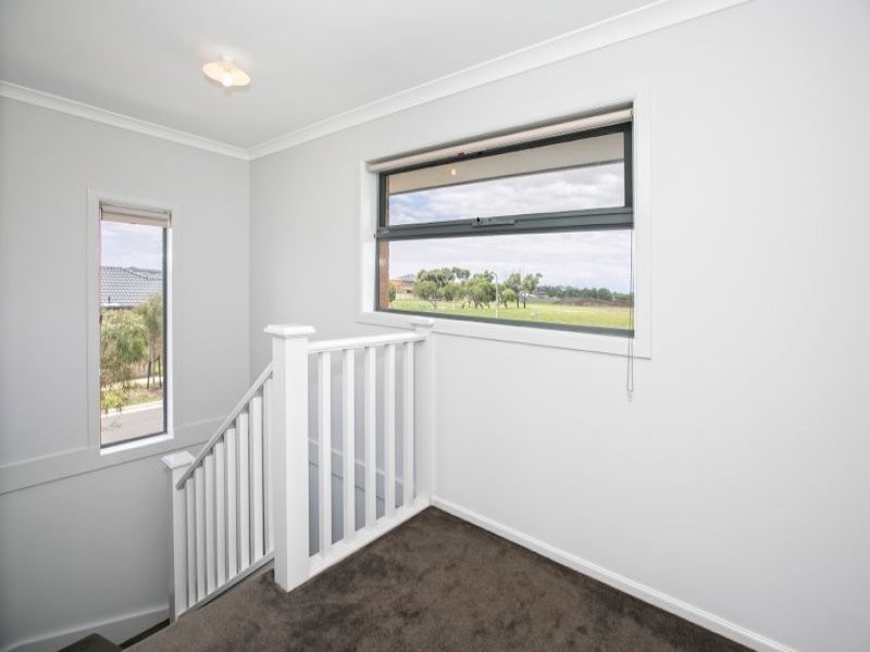32 Pyrenees Road, Clyde VIC 3978