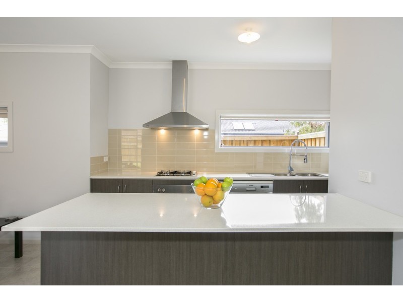 32 Pyrenees Road, Clyde VIC 3978