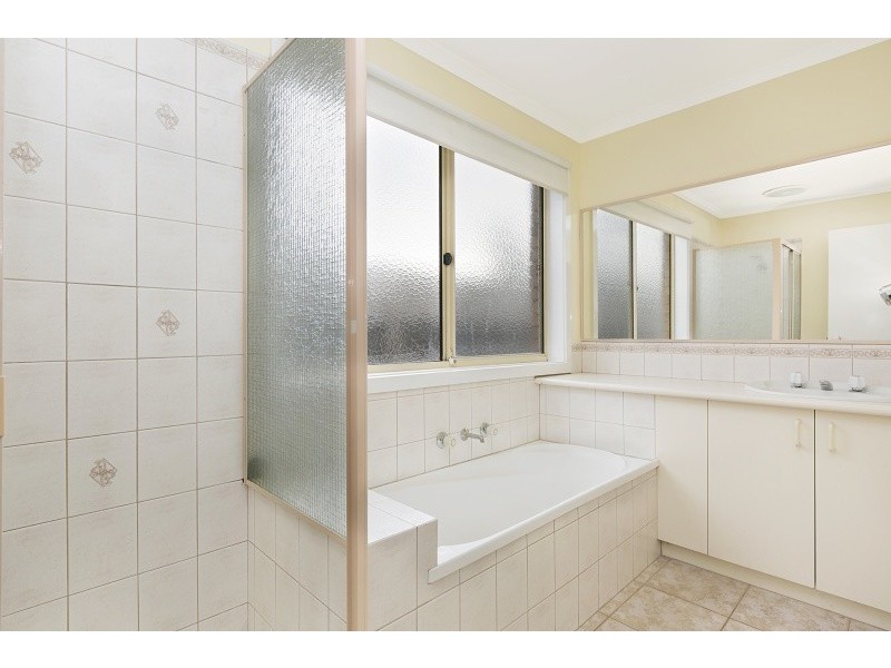 10 Fira Court, Narre Warren VIC 3805