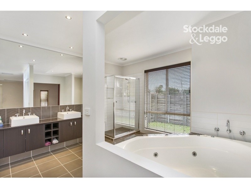 1 Kimberley Downs Court, Narre Warren South VIC 3805