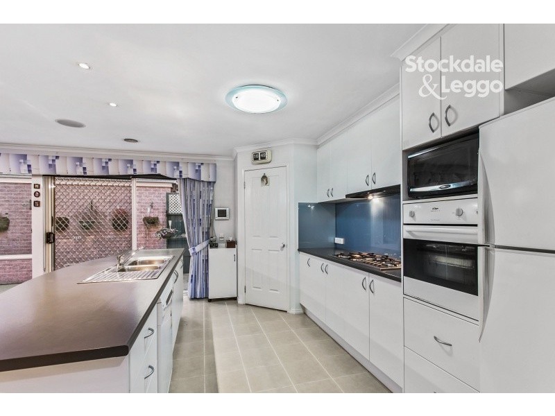 8 Kenton Walk, Narre Warren South VIC 3805