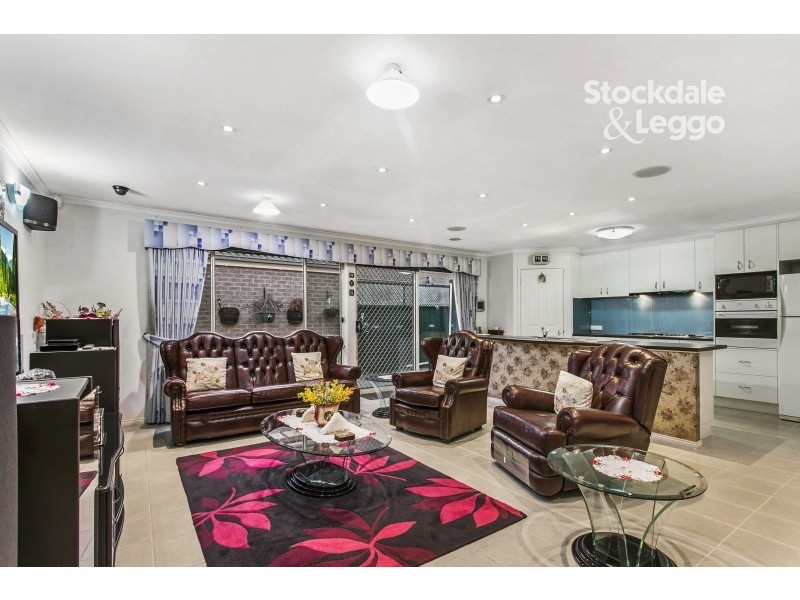 8 Kenton Walk, Narre Warren South VIC 3805