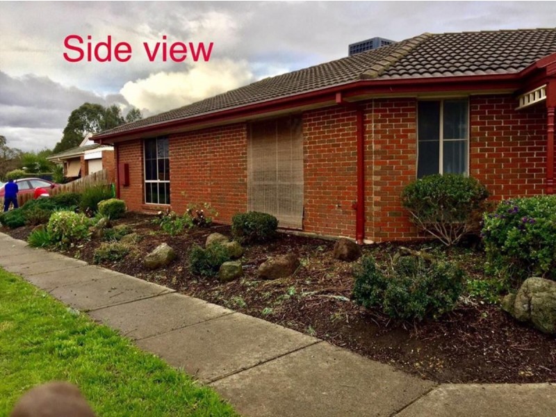 2 Bellevue Drive, Berwick VIC 3806