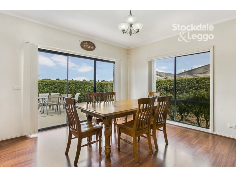 99 Melzak Way, Berwick VIC 3806