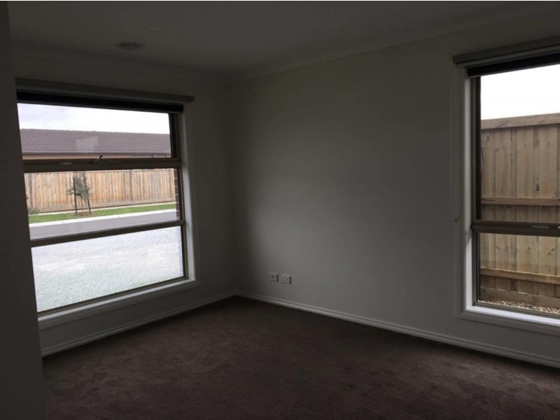 24 Heathecote Grove, Officer VIC 3809