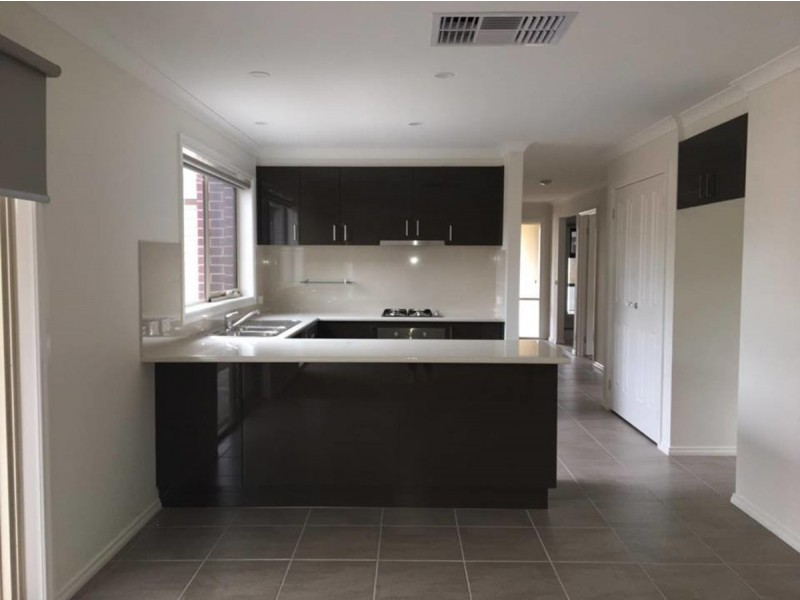 24 Heathecote Grove, Officer VIC 3809