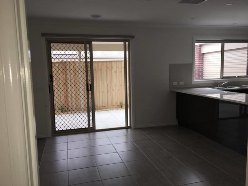 24 Heathecote Grove, Officer VIC 3809