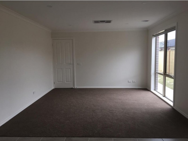 24 Heathecote Grove, Officer VIC 3809