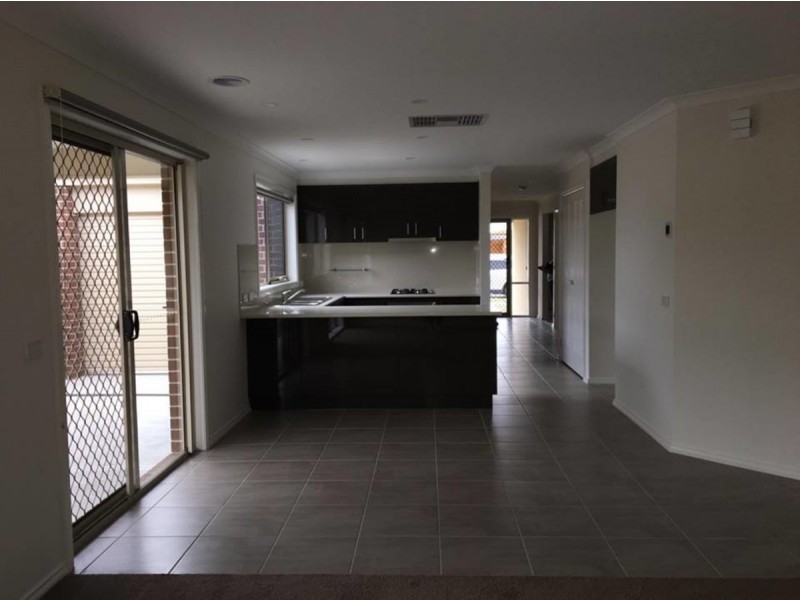 24 Heathecote Grove, Officer VIC 3809