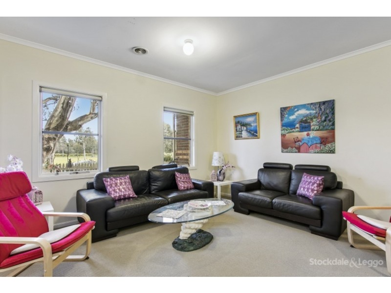 102 Paterson Drive, Lynbrook VIC 3975