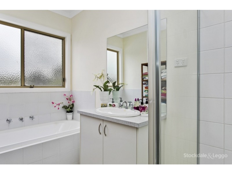 102 Paterson Drive, Lynbrook VIC 3975